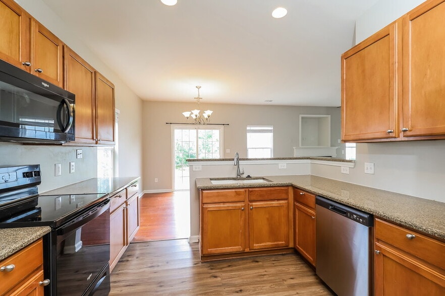 Building Photo - 6415 Glenolden Dr