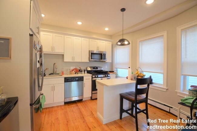 Building Photo - 394 Centre St