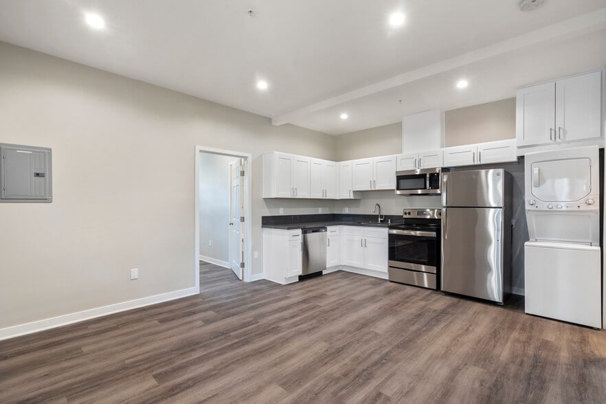 Building Photo - Arrive at the Retreat