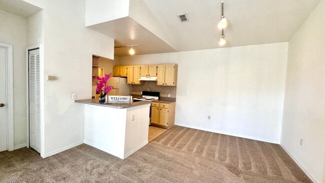 Building Photo - Spacious 1BR/1BA Visconti Condo in Maitland!