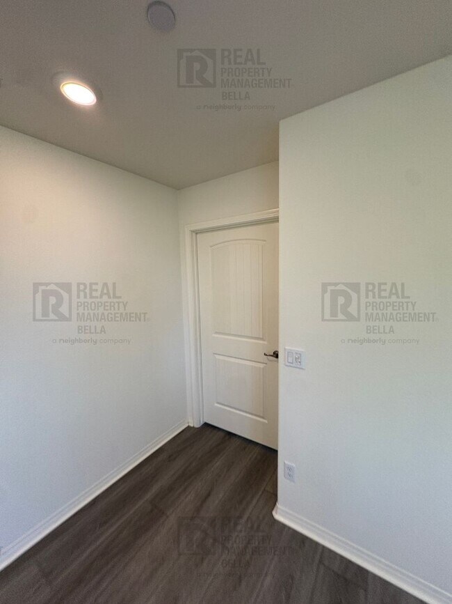 Building Photo - Cul-De-Sac Home in Heritage Lake Featuring Downstairs Bedroom & Bath + Loft