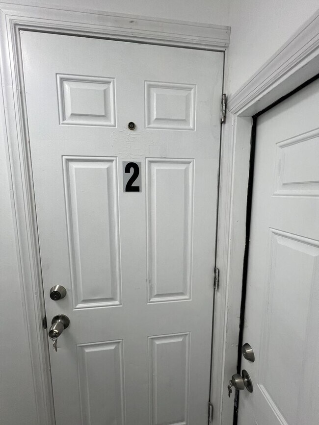 Primary Photo - 22 1/2 Seward Ave