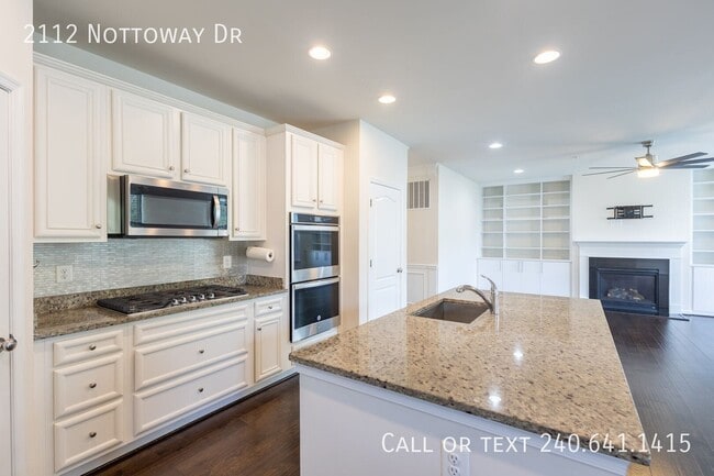 Building Photo - 2112 Nottoway Dr