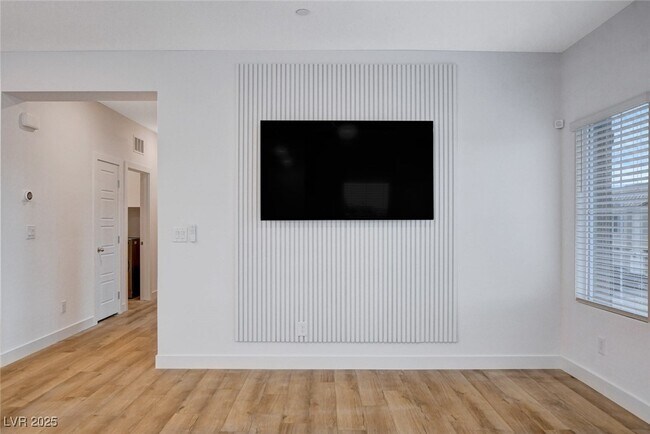 Building Photo - 237 Callen Falls Ave