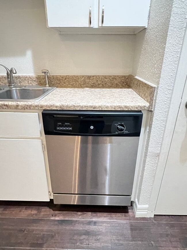 Building Photo - High Hollows