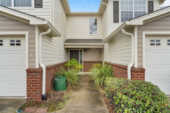 Building Photo - 747 Majestic Dr