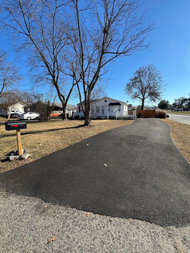 Building Photo - Beautiful 3bd 2 bath by the Water