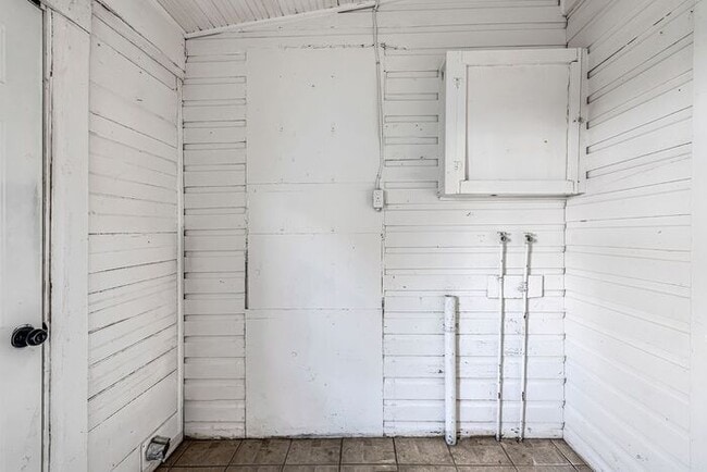 Building Photo - Charming 2-Bedroom Victorian Unit in the Heart of Palisade