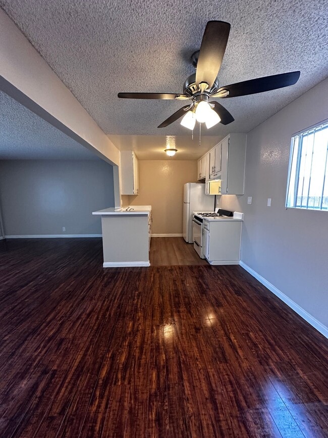Building Photo - 5130 N Glendora Ave