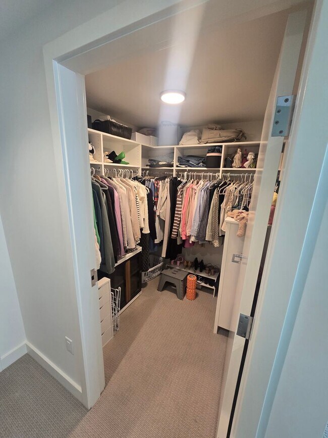 Building Photo - Savina by Bosa - Built 2020 - Bay & Downtown Views - 2 Parking Spots