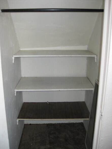 Building Photo - 624 Carothers Ave