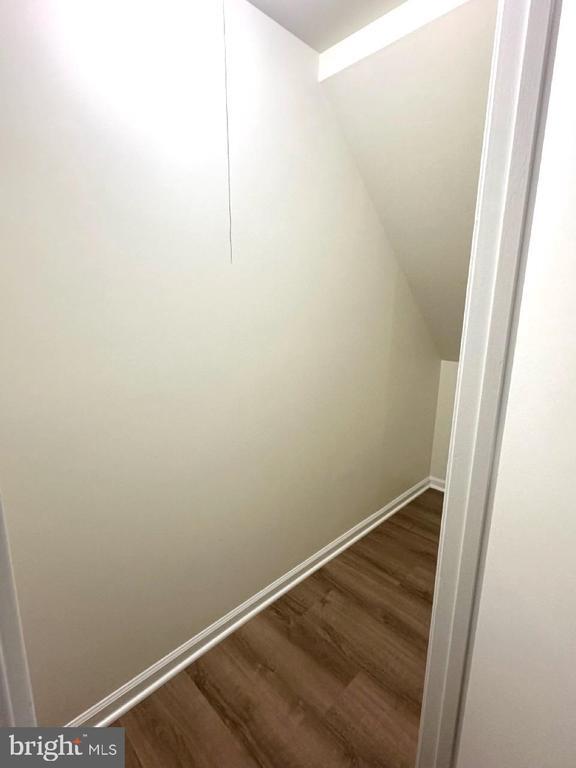 Building Photo - 898 Bayridge Dr