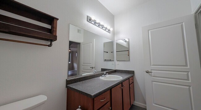Building Photo - 1 Bedroom Condo in the Solana Townhome Community Near E Baseline Rd and S Higley Rd!
