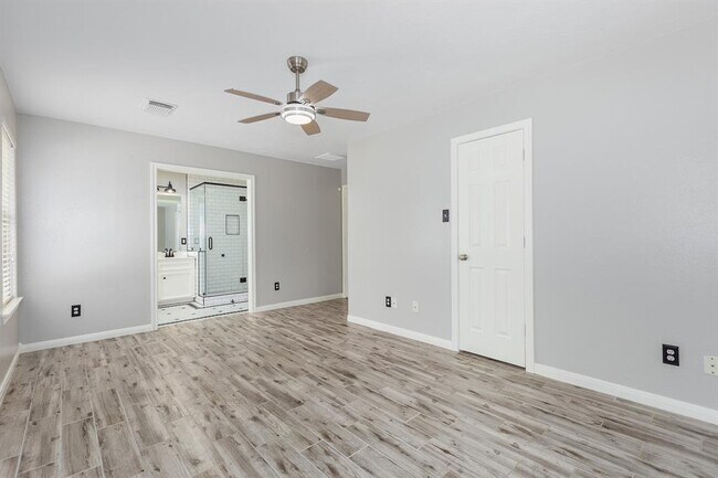 Building Photo - 12830 Point Aquarius Blvd