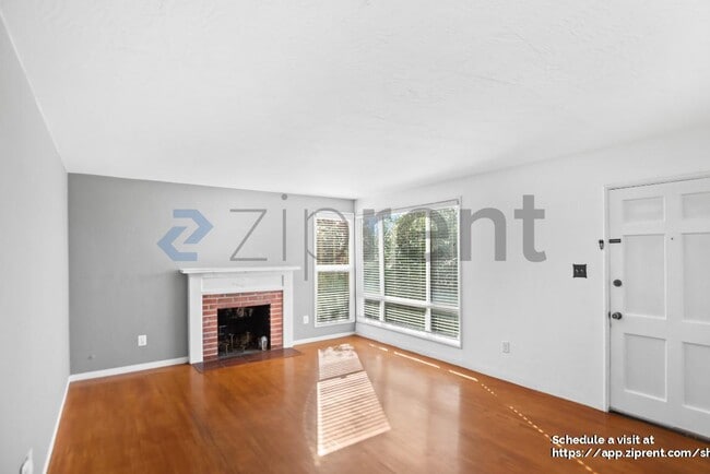 Building Photo - 16070 Selborne Dr