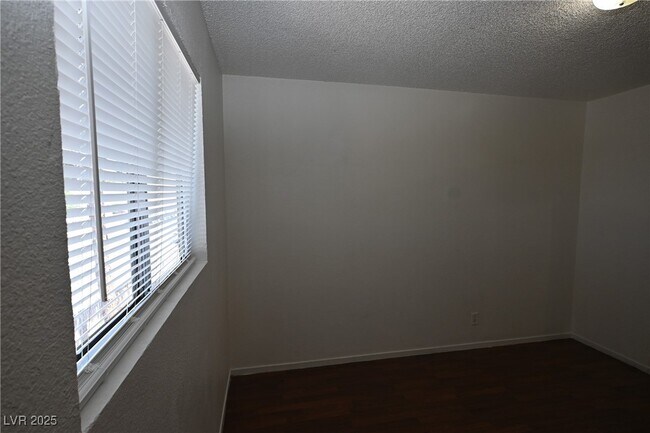 Building Photo - 2301 Stewart Ave
