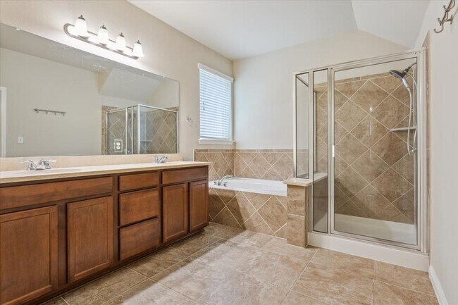 Building Photo - 1013 Fred Couples Ct