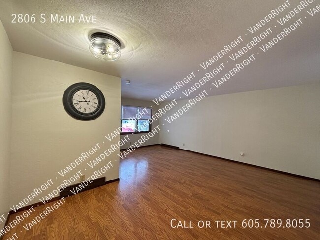 Building Photo - 2806 S Main Ave