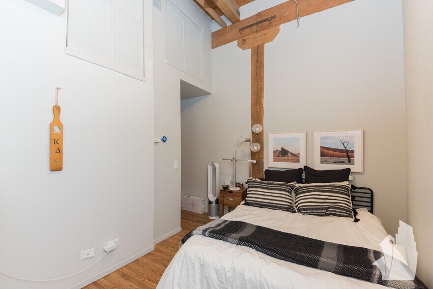 Building Photo - 2300 W Wabansia Ave