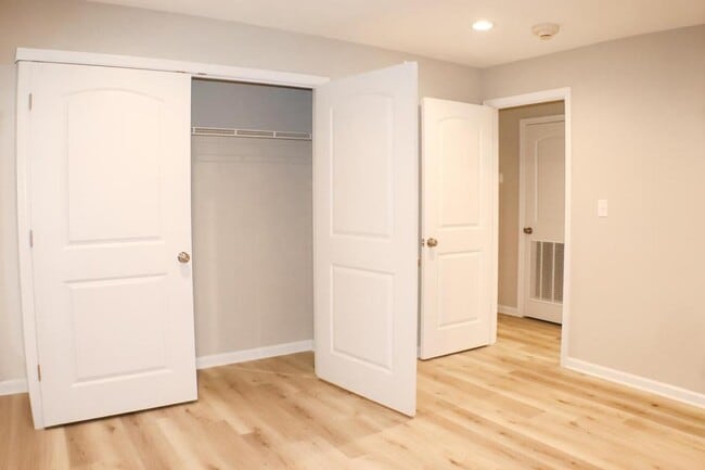 Building Photo - 12 Rockridge Ct