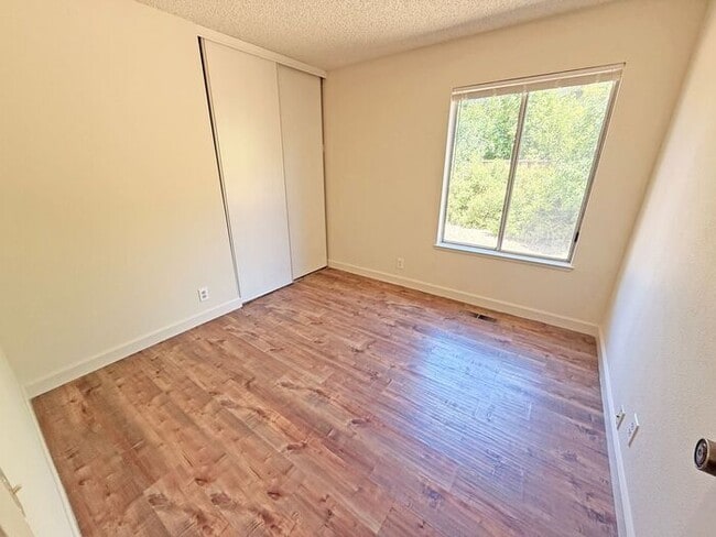 Building Photo - Single Story Evergreen Home at the Middle of a Cul-De-Sac!