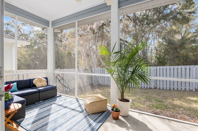 Building Photo - Stunning South Pointe 4/3 Home with Solar ...
