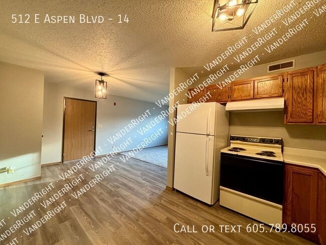 Building Photo - 512 E Aspen Blvd