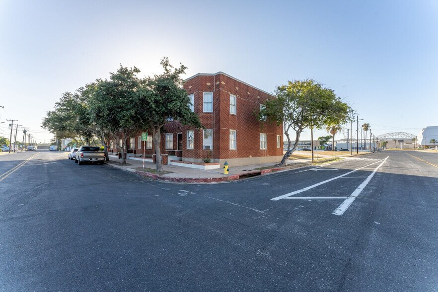 Building Photo - 306 Power St