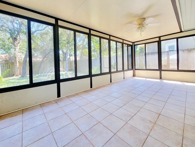 Building Photo - 3 Bed, 2 Bath Single-Level Gem with Firepl...