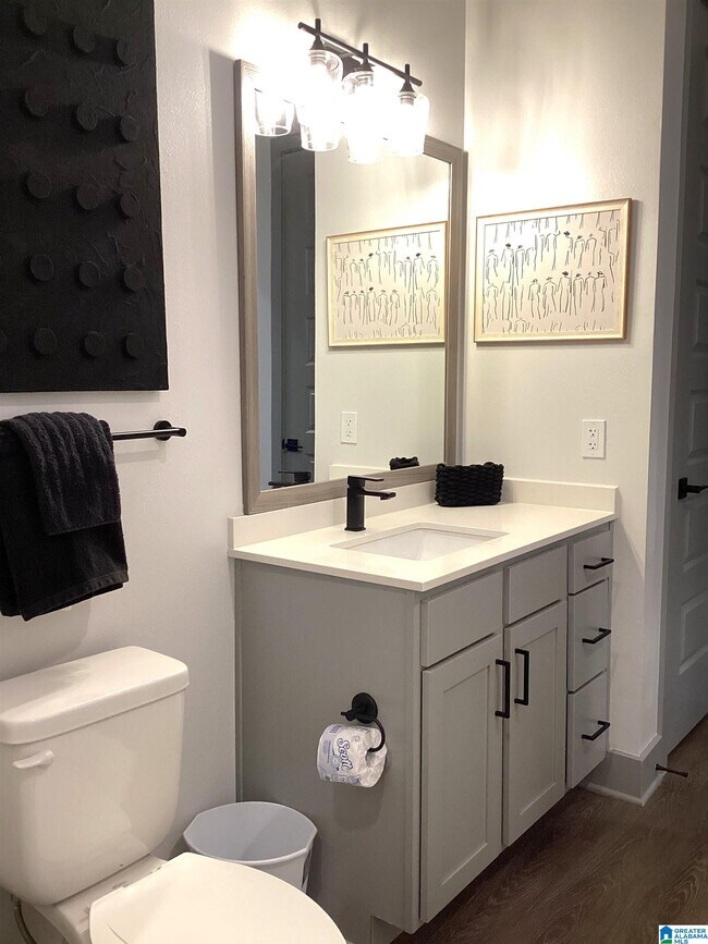 Building Photo - 3560 Grandview Pkwy