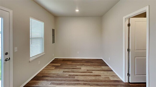 Building Photo - LUXURY 3 Bedroom 2.5 Bathroom Townhome in Piedmont Schools- Neighborhood Park and Basketball Court