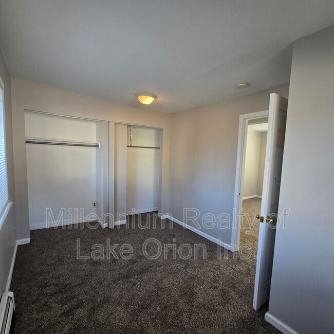 Building Photo - 644 E Meyers Ave