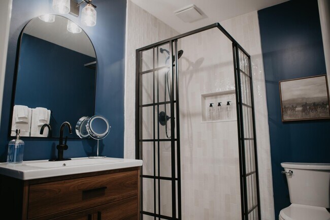 Building Photo - 946 Magnolia St SE