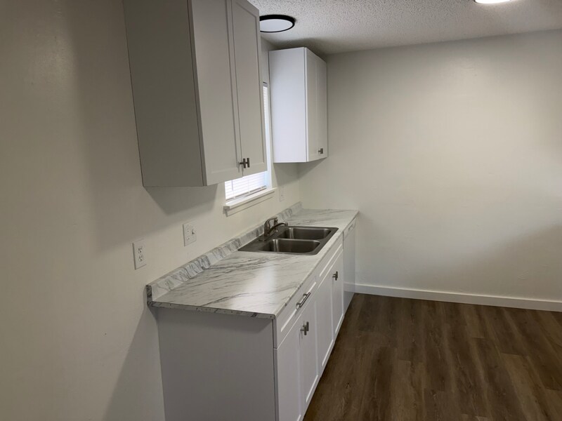 Building Photo - 4254 Southpark Dr