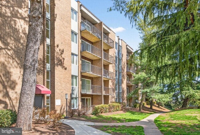 Building Photo - 60 S Van Dorn St