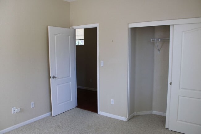 Building Photo - Luxury Living