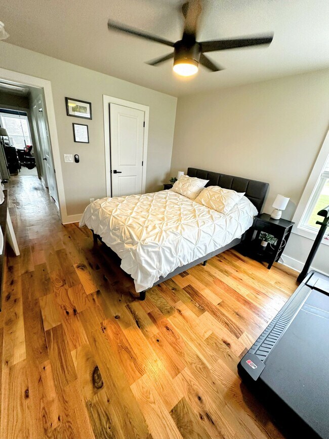 Bedroom #1 w/ Walk-in Closet - 1198 8th St