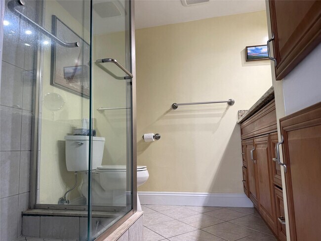 Building Photo - 1161 Hillsboro Mile