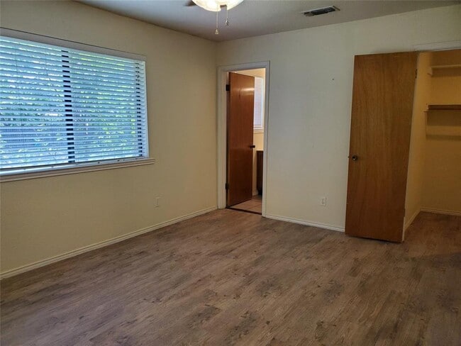 Building Photo - 2210 N Celia Dr