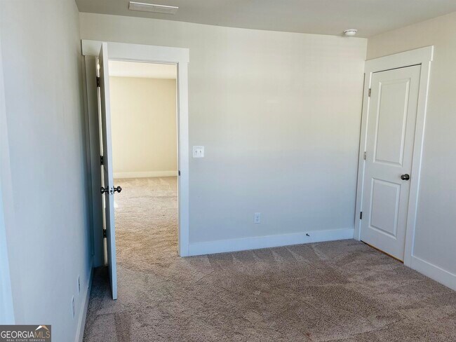 Building Photo - 371 Crestbrook Ln