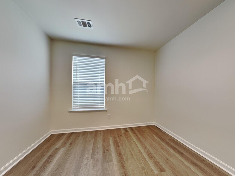 Building Photo - 202 Bellflower Cir