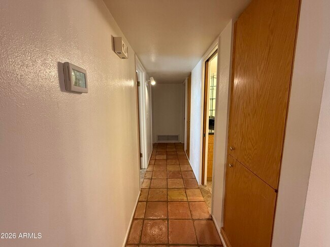 Building Photo - 2114 S La Rosa Dr