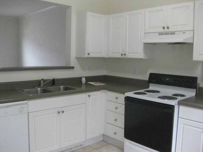 Kitchen - 162 Blue Crest Ln