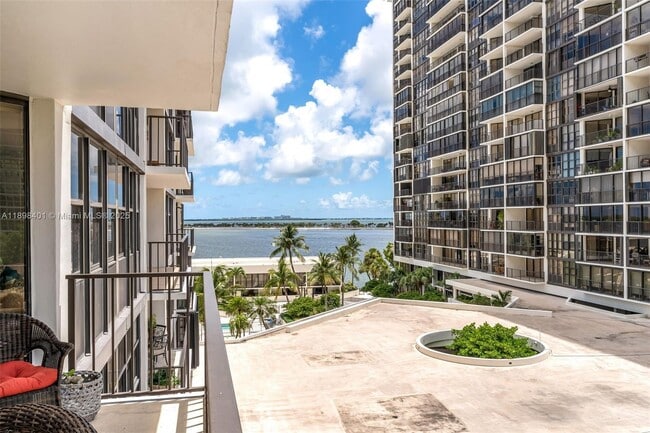 Building Photo - 1915 Brickell Ave