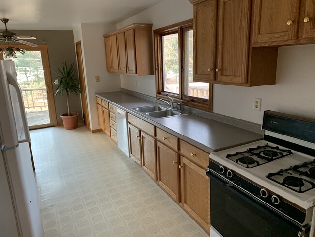 Kitchen - 6711 US Highway 12