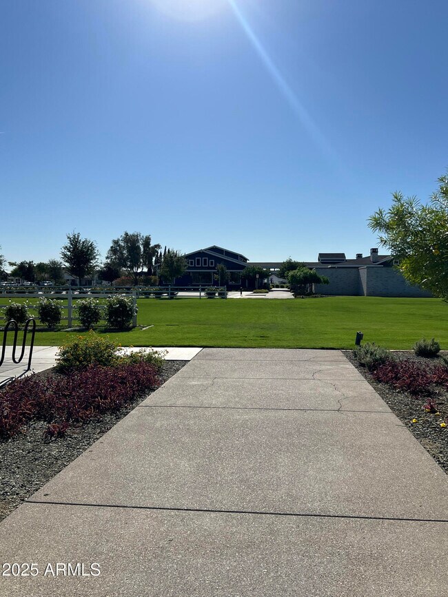 Building Photo - 11300 N Casa Dega Dr