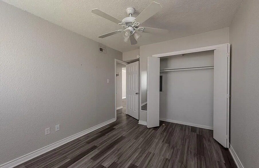 Building Photo - 804 Oran Cir