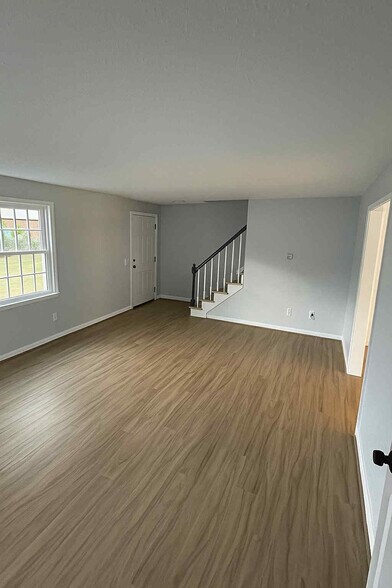 Building Photo - 10 Carolina Dr