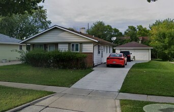 Building Photo - Large 4 Bedroom Single House with finished...