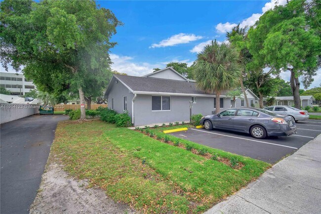 Building Photo - 414 SE 14th St